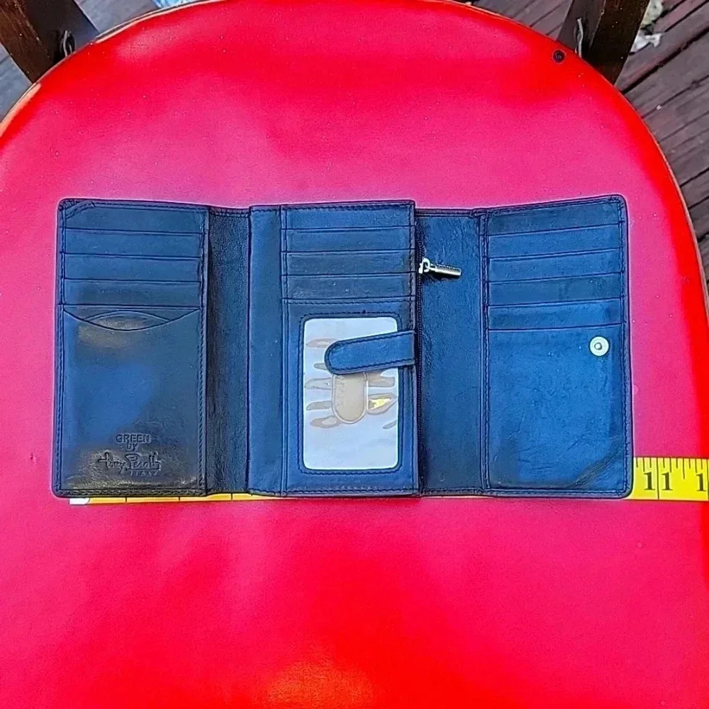 Tony Perotti Tridold wallet with 21 compartments